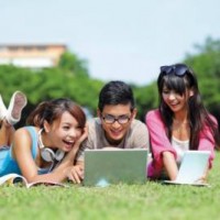 students using computer to pay rent