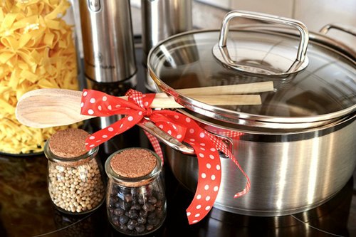 Apartment Kitchen Essentials for Off-Campus Living