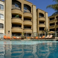 AIMCO_apartment_exterior_pool