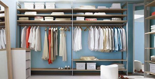 Why a Minimalist Wardrobe will Save Your Closet